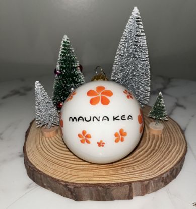 Picture of Holiday Exclusive: Hand Painted Glass Mauna Kea Beach Hotel Ornaments